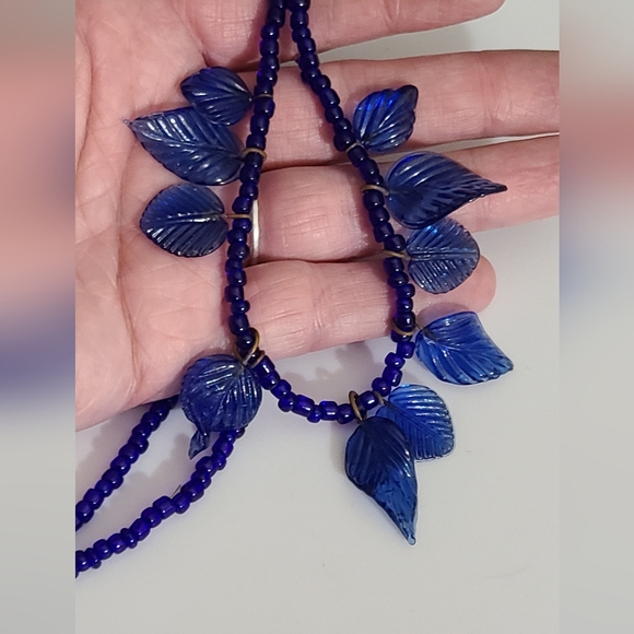 OLD Vintage blue leaves leaf Czech pressed molded glass necklace beaded cobalt - Picture 8 of 9